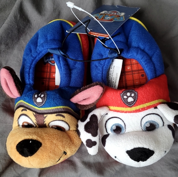 Slippers - Picture 2 of 4